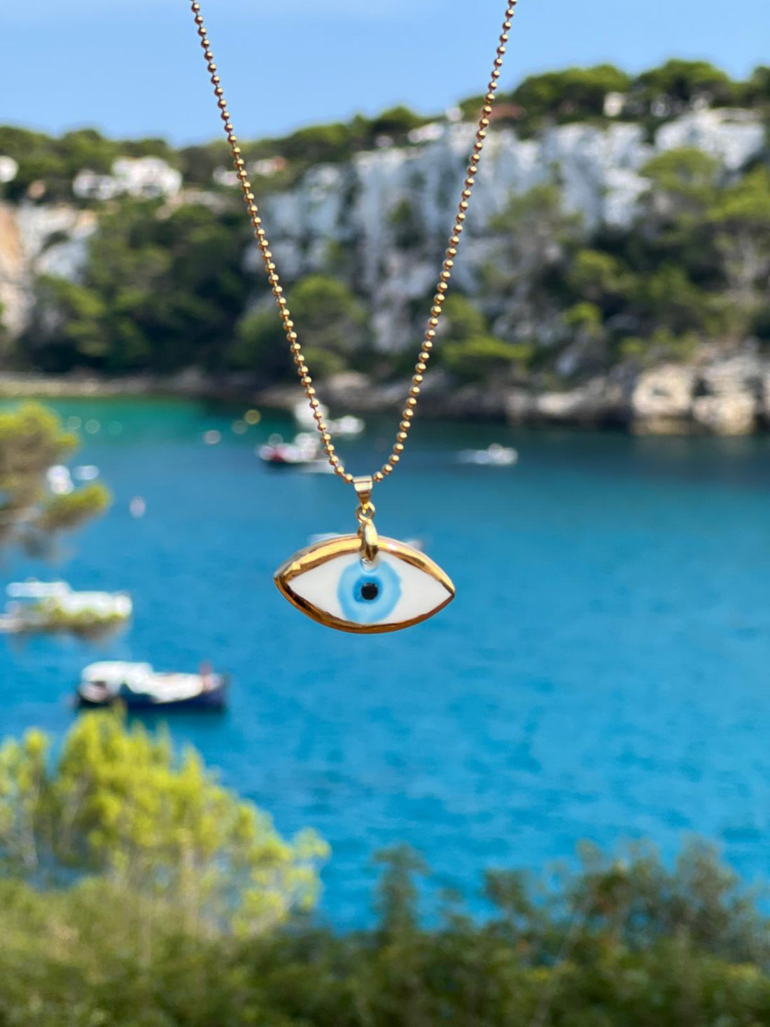 Supersticiones griegas y el poder del mal de ojo: por qué el amuleto sigue protegiendo hoy