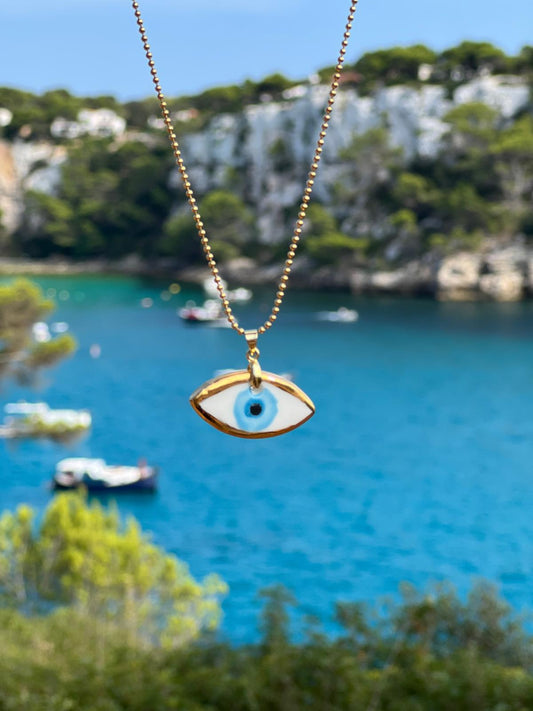 Supersticiones griegas y el poder del mal de ojo: por qué el amuleto sigue protegiendo hoy