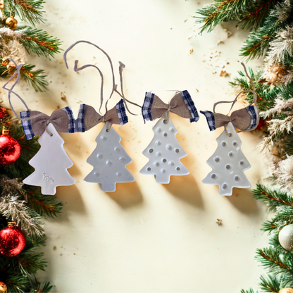 Adornos de Navidad MacLé® – Arbolitos de Porcelana Perforados